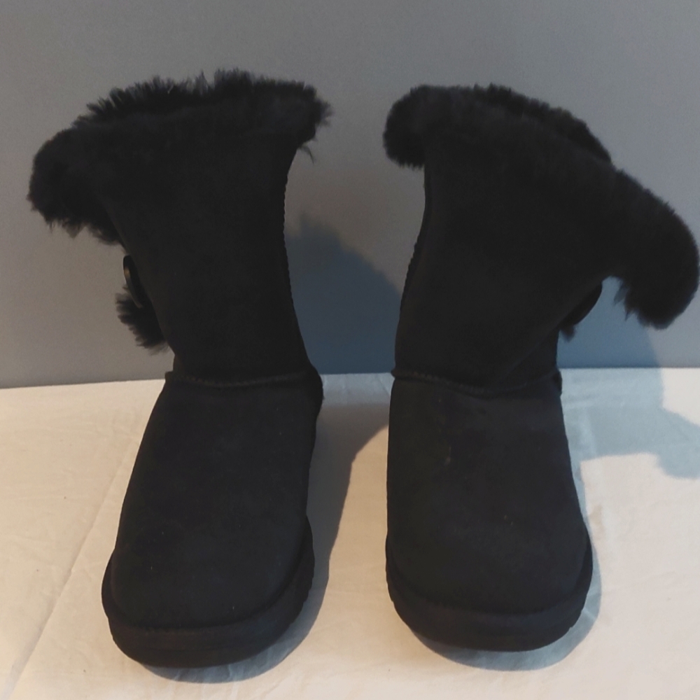 UGGs Baily Button blk ankle boots Sz 8